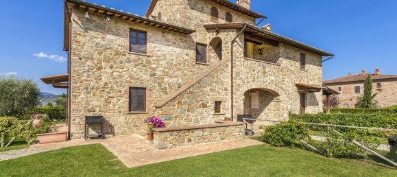 Дом с 13 комнатами в Кортона, Италия № 57185 2