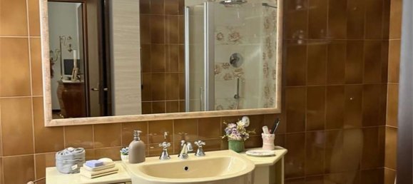 4-salle Appartement à Falconara Marittima, Italy No. 99900 18