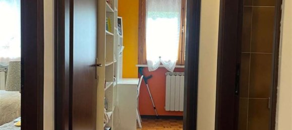 4-salle Appartement à Falconara Marittima, Italy No. 99900 10