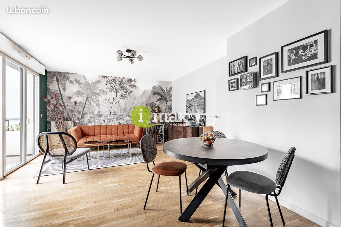 3 bedrooms Apartment in Clichy, France No. 120587