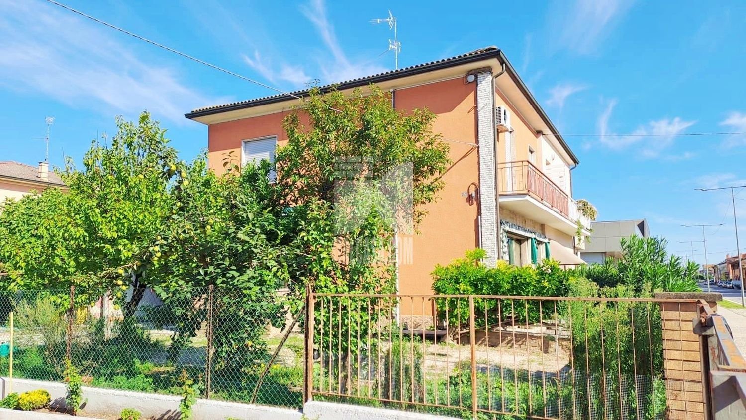 Casa de 4 dormitorios en Porto Mantovano, Italy No. 362209