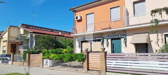 Casa de 4 dormitorios en Porto Mantovano, Italy No. 362209 3