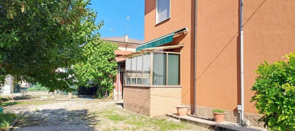 Casa de 4 dormitorios en Porto Mantovano, Italy No. 362209 2