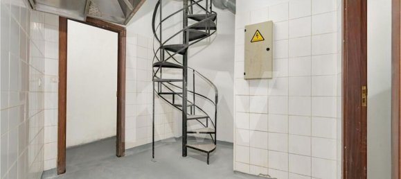 247m² Commercial property in Funchal, Portugal No. 79016 19