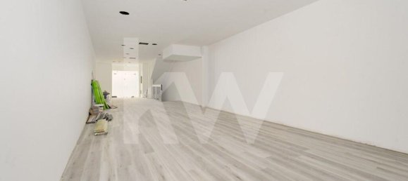 247m² Commercial property in Funchal, Portugal No. 79016 12