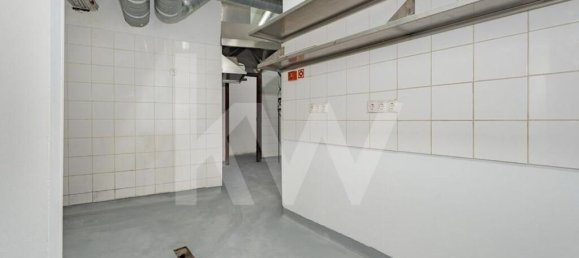 247m² Commercial property in Funchal, Portugal No. 79016 20