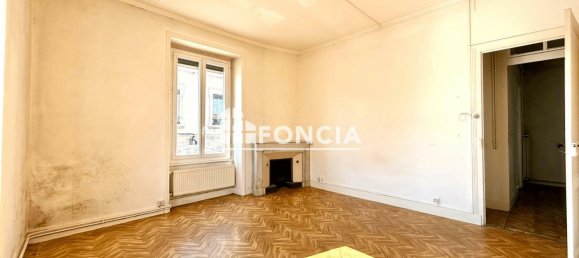 Квартира с 1 спальней в Бургуэн-Жальё, Франция № 300937 3