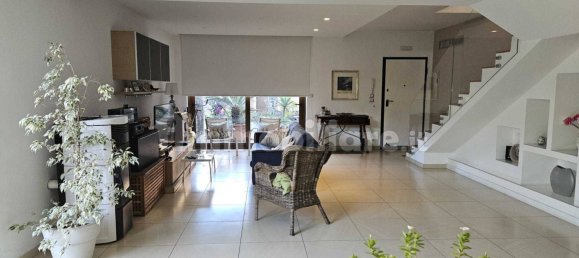 Villa T4 em San Giovanni la Punta, Italy N.º 85889 2