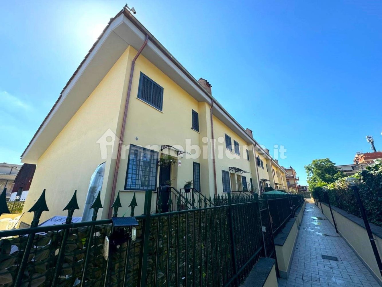 3 bedrooms Villa in Rome, Italy No. 28605