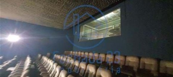 Gewerbliche Immobilie in Porto, Portugal 1100m², Nr. 60089 2