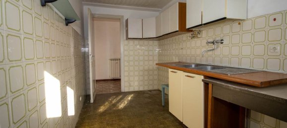 3 rooms Apartment in Montopoli di Sabina, Italy No. 195984 2