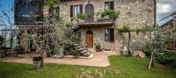 5 bedrooms Villa in Castiglione d'Orcia, Italy No. 526 2
