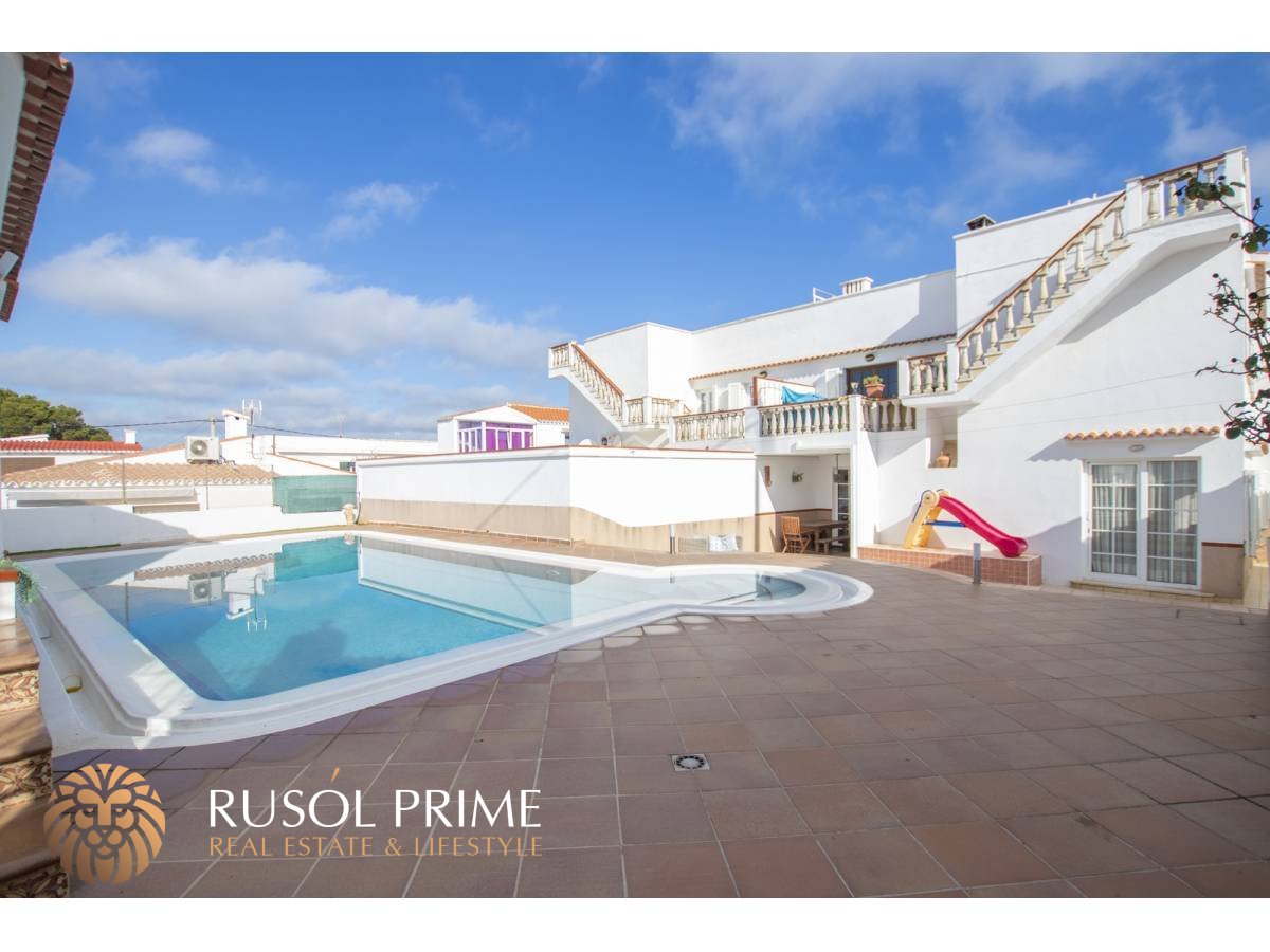 4 غرف نوم فيلا في Es Castell, Spain رقم 1443