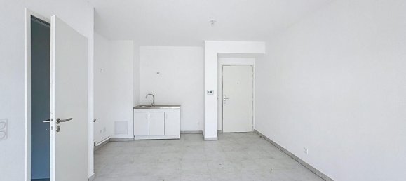 2-salle Appartement à Martigues, France No. 286990 3