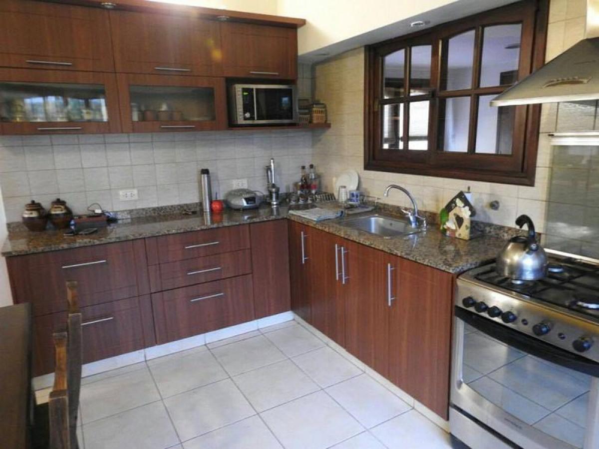 Casa de 2 dormitorios en Mar del Plata, Argentina No. 72082