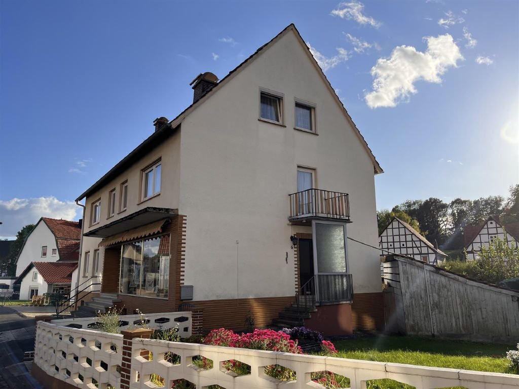 8 rooms Building in Kassel, Germany No. 154370