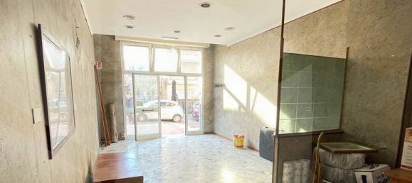 1 room Commercial property in Rome, Italy No. 28385 2