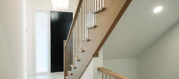 5 bedrooms House in Mississauga, Canada No. 344 6