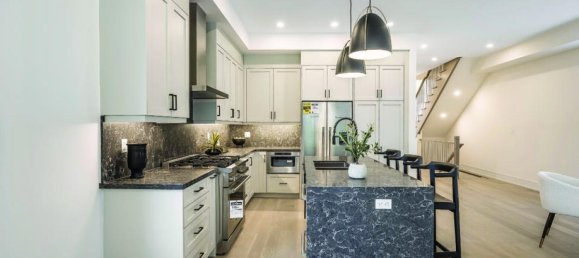 5 bedrooms House in Mississauga, Canada No. 344 9