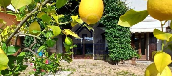 8 rooms House in Rivarolo Mantovano, Italy No. 32220 52