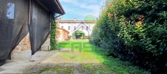 8 rooms House in Rivarolo Mantovano, Italy No. 32220 64