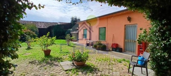 8 rooms House in Rivarolo Mantovano, Italy No. 32220 49