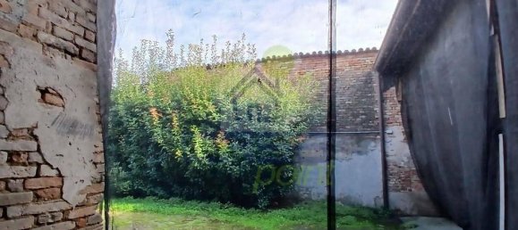 8 rooms House in Rivarolo Mantovano, Italy No. 32220 68