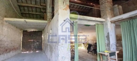 8 rooms House in Rivarolo Mantovano, Italy No. 32220 57