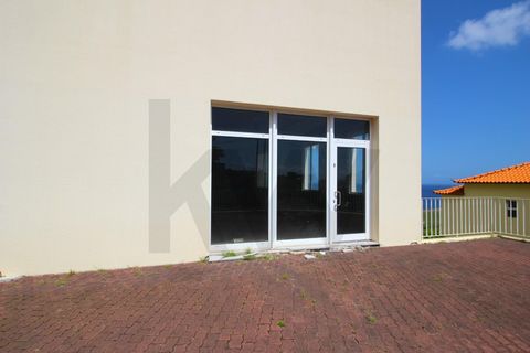 602m² Commercial property in Santa Cruz, Portugal No. 244863