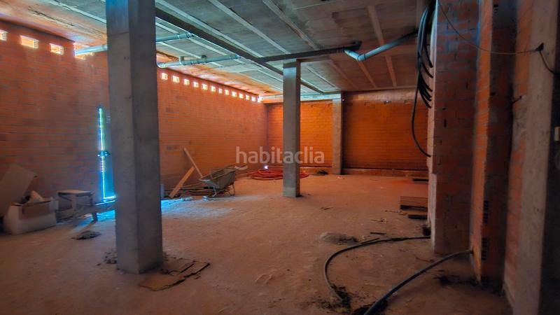 Commercial property in Brion, Spain No. 172348