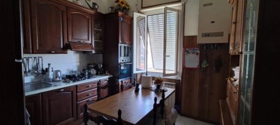 5 bedrooms Apartment in Genoa, Italy No. 274987 3