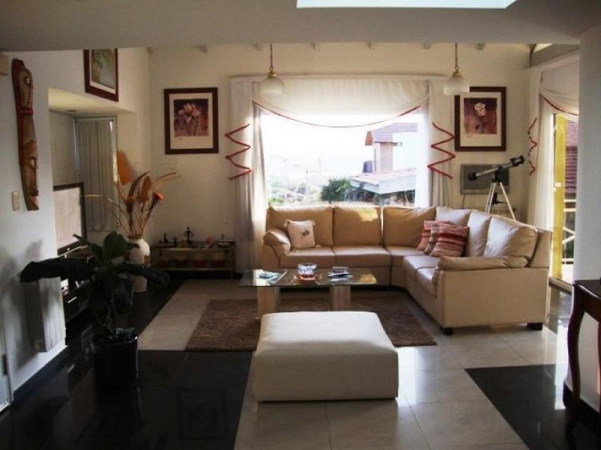 4 bedrooms House in Cordoba, Argentina No. 57489