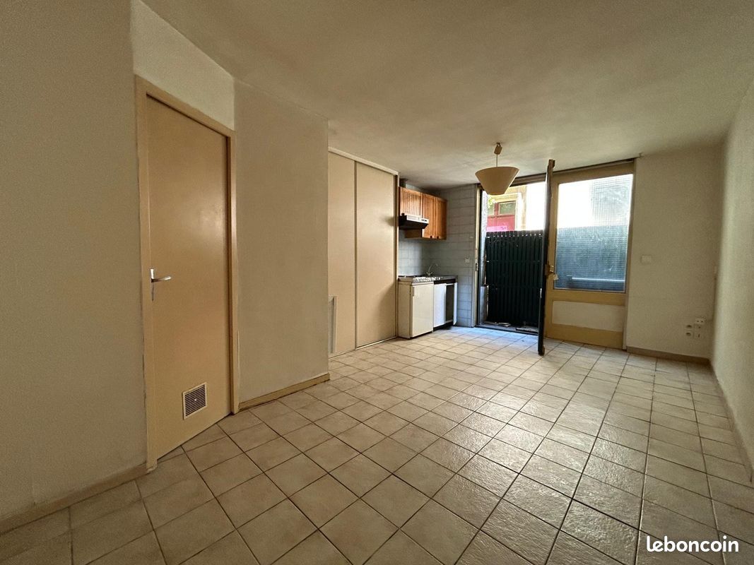 Estudio en Bordeaux, France No. 286243