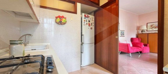 Квартира с 5 комнатами в Бари, Италия № 20713 54