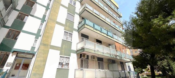 Квартира с 5 комнатами в Бари, Италия № 20713 3