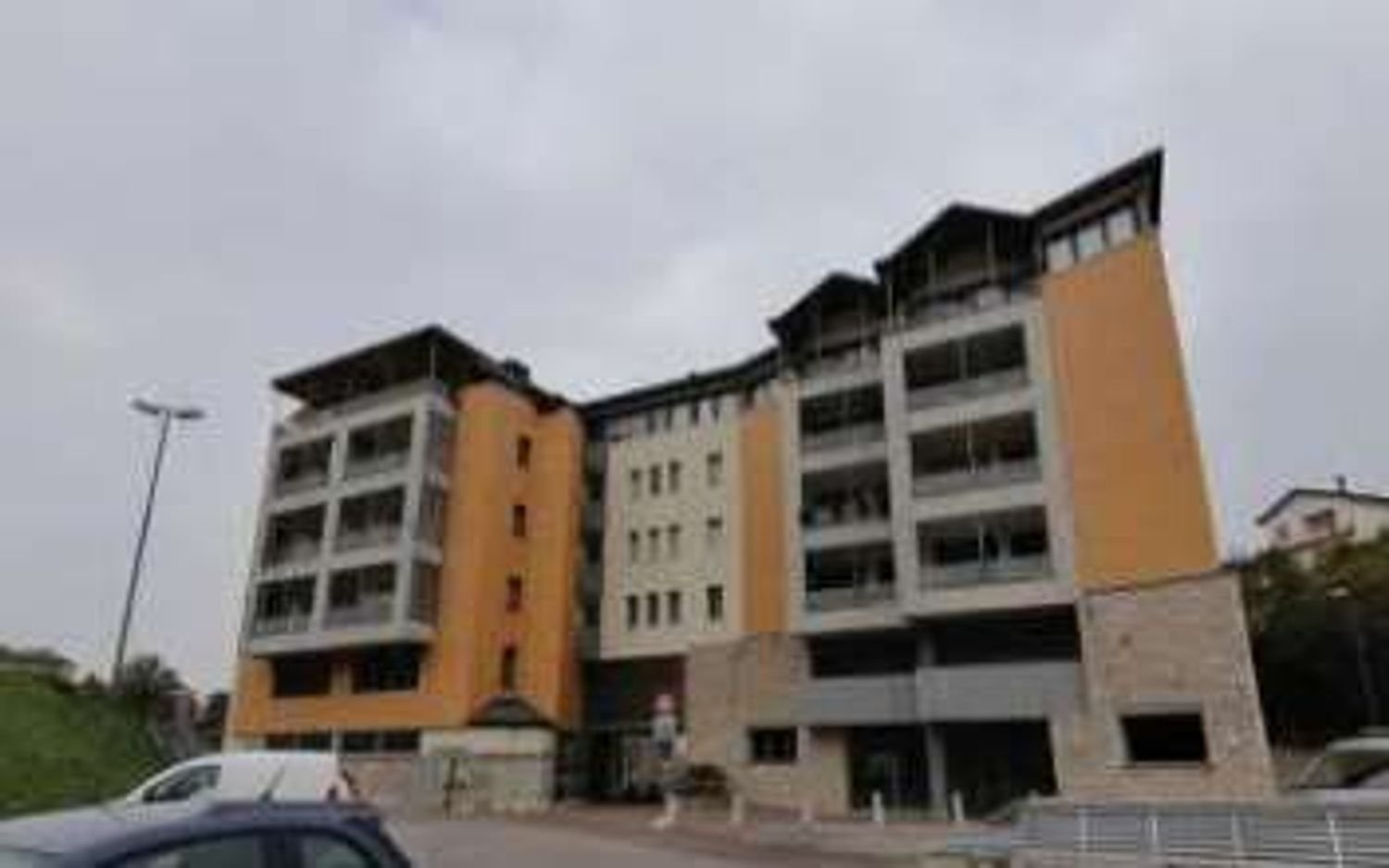 512m² Office in Belluno, Italy No. 277098