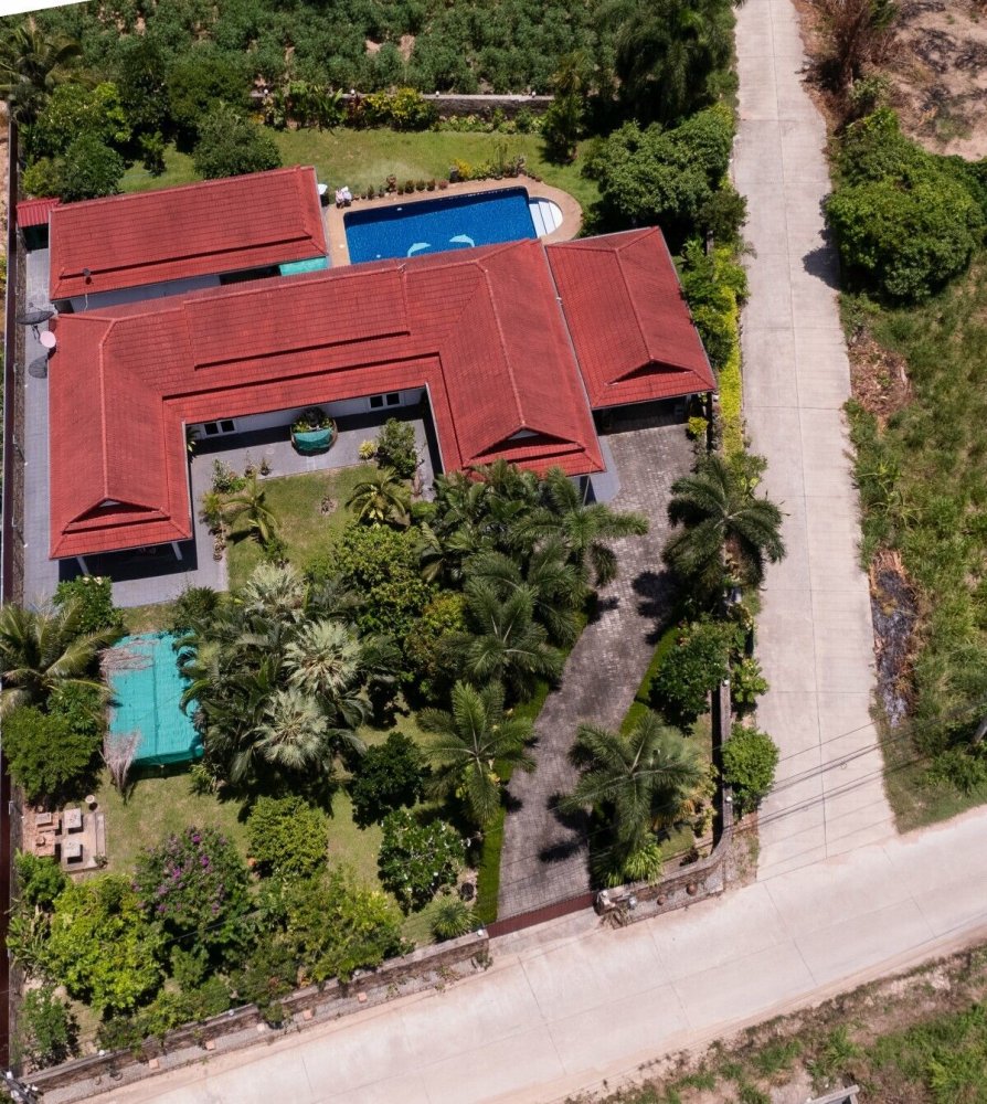 4 bedrooms Villa in Pattaya, Thailand No. 64355