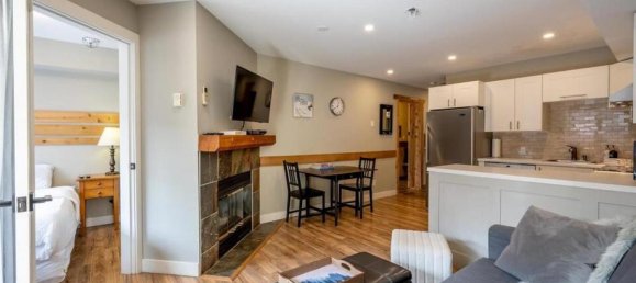 2 bedrooms Condo in British Columbia, Canada No. 226 4