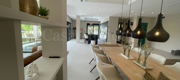 7 bedrooms Villa in Marbella, Spain No. 33844 9