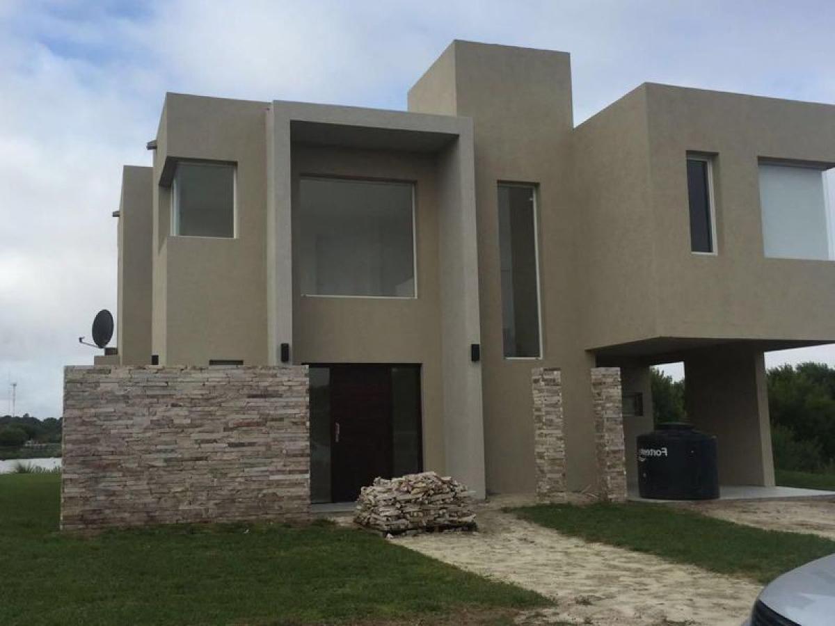 4 bedrooms House in Mar del Plata, Argentina No. 96187