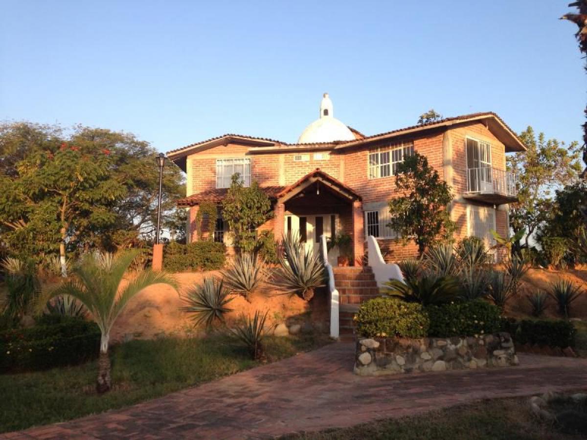 Casa de 5 dormitorios en Jalisco, Mexico No. 180721