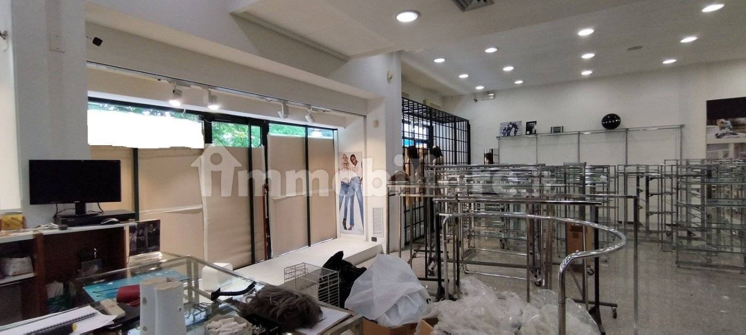 1 room Commercial property in Abano Terme, Italy No. 321654