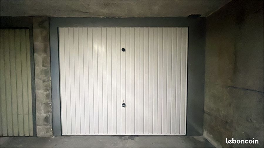  Garage in Le Havre, France No. 356713