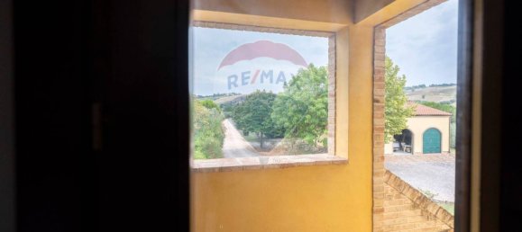 4 bedrooms House in Morrovalle, Italy No. 313524 25