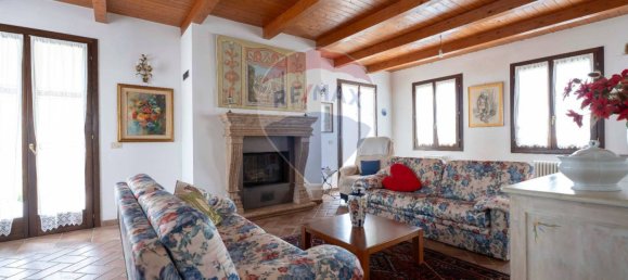 4 bedrooms House in Morrovalle, Italy No. 313524 15