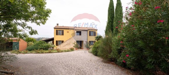 4 bedrooms House in Morrovalle, Italy No. 313524 2