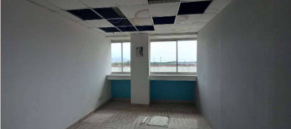 65m² Commercial property in Marcianise, Italy No. 315761 6