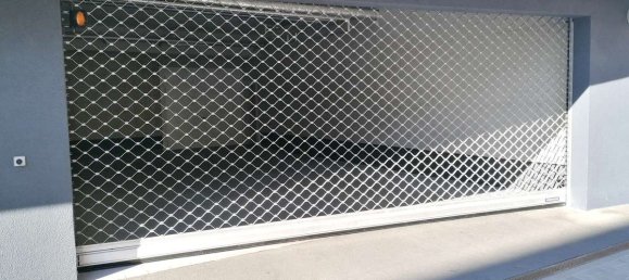 Parkplatz in Halle, Germany, Nr. 327402 4