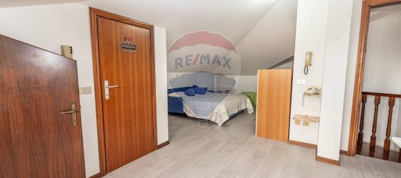 9-Zimmer Haus in Montemarciano, Italy, Nr. 7055 59