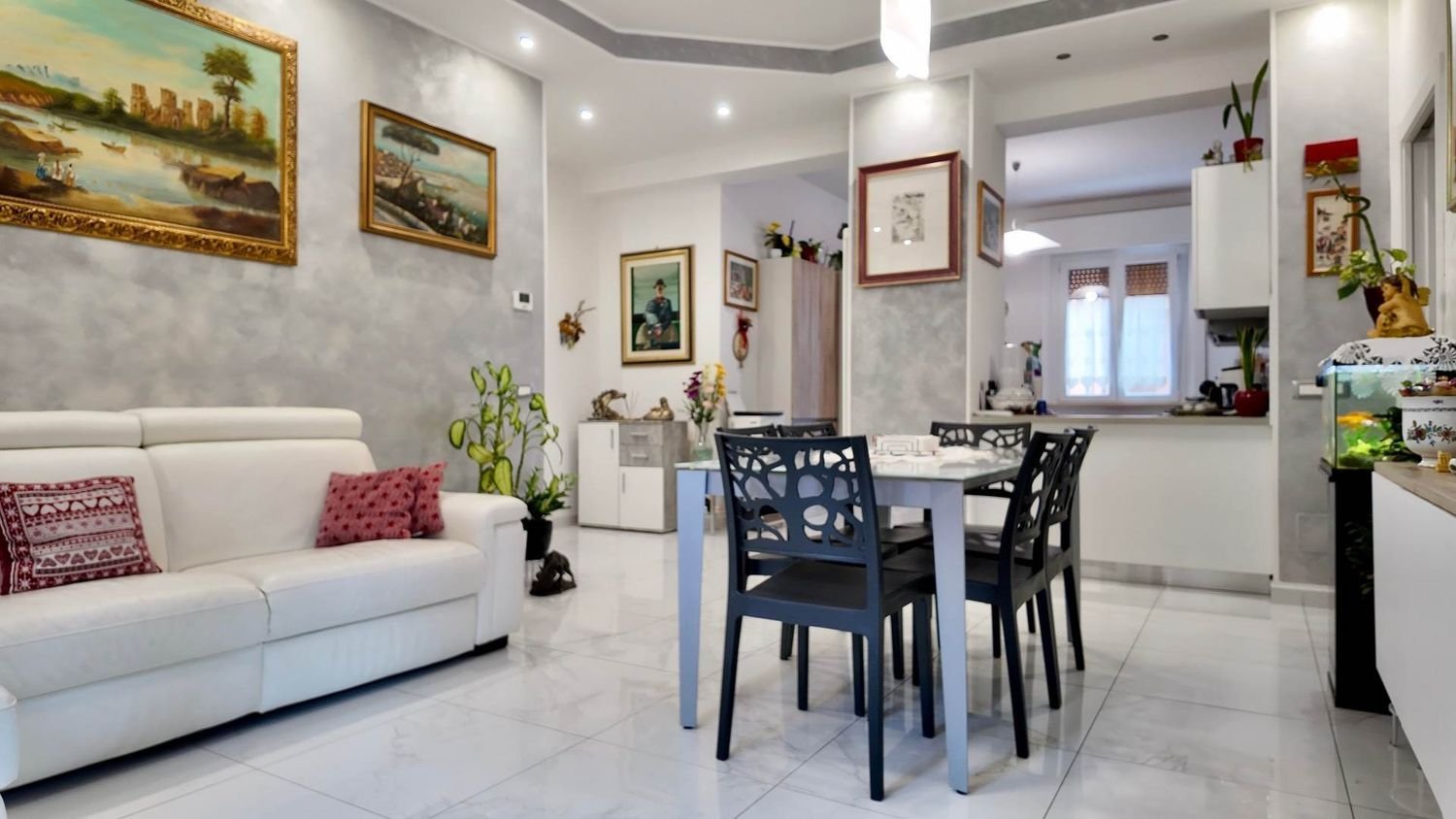 4غرفة شقة في Ancona, Italy رقم 269692